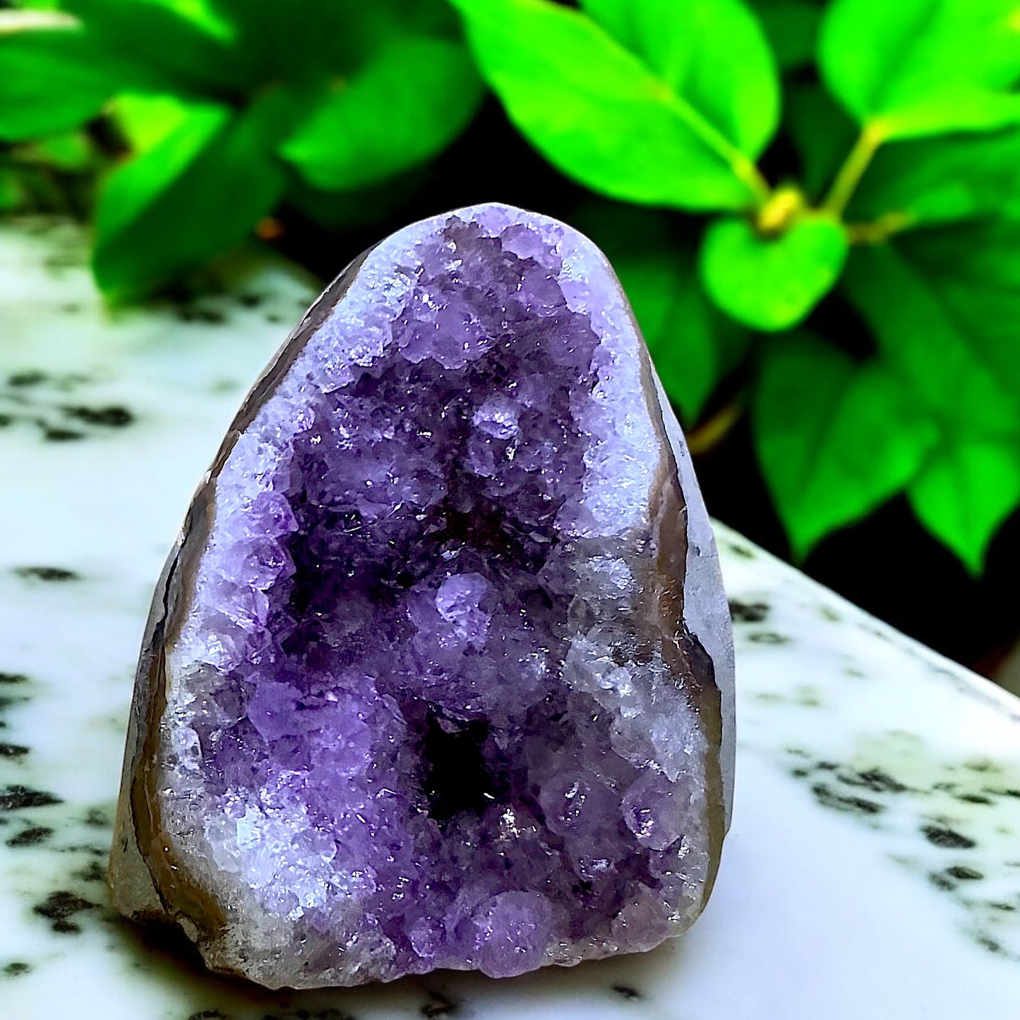 Géodes d’améthyste de couleur et style varié